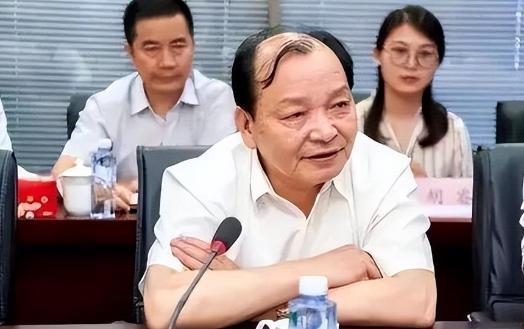 bob·半岛在线登录中国稀土太子爷的奢侈生活一顿饭90万人民币父子联手败光百亿(图9)